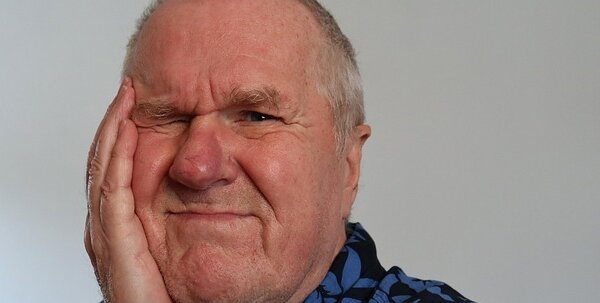 Fogfájás ellen házilag természetes módszerekkel segíthet.